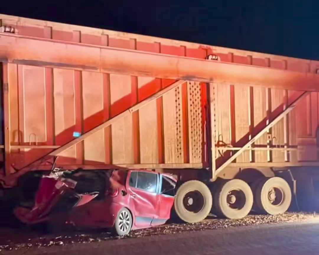 Motorista morre após carro colidir contra caminhão canavieiro na GO-154