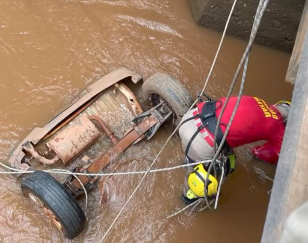 Uma pessoa morreu após veículo cair de ponte na zona rural de Ipiranga de Goiás