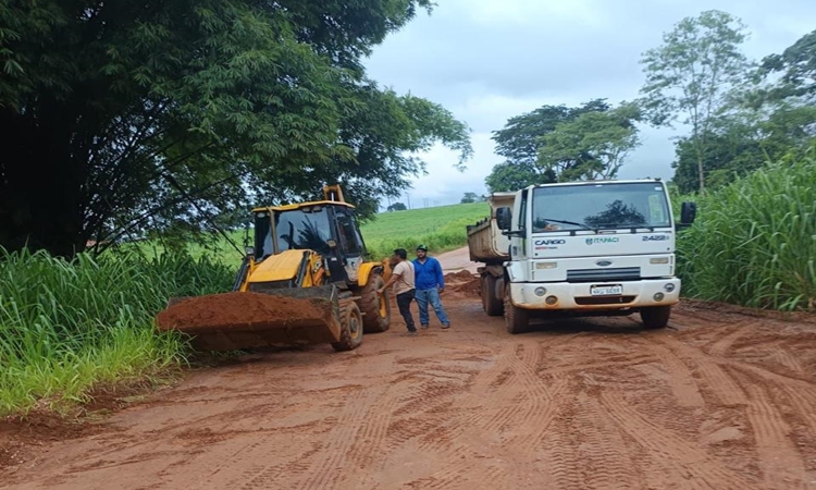 Trecho que liga Itapaci ao povoado de Ponte Nova recebe manutenção
