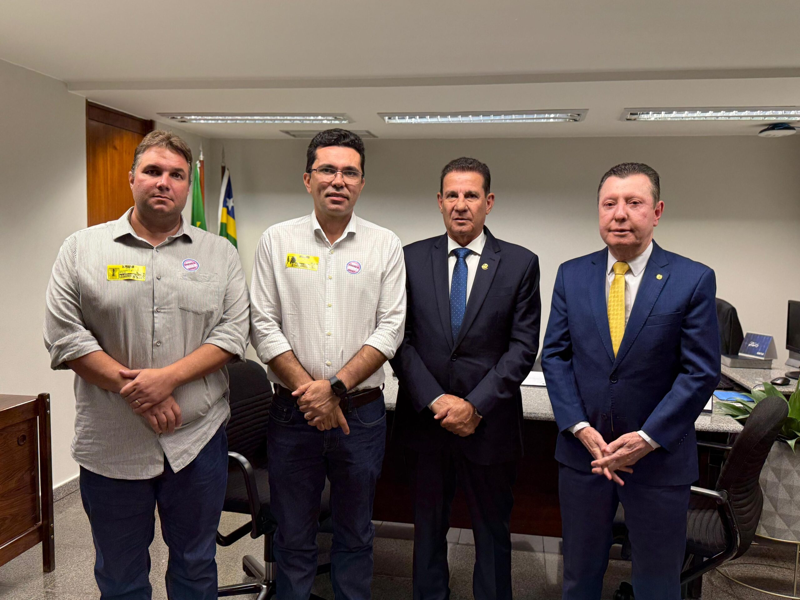 Prefeito Dr. Fábio Oliveira vai até Brasília em busca de benefícios para Itapaci