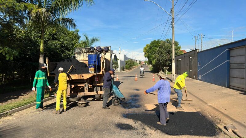 Governo de Itapaci segue com o tapa-buracos de ruas