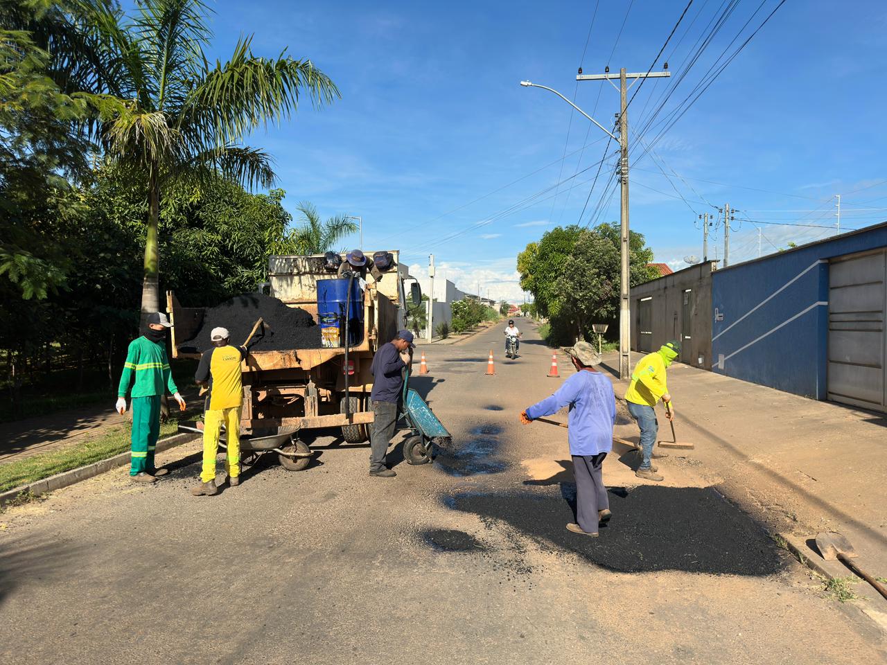 Governo de Itapaci segue com o tapa-buracos de ruas