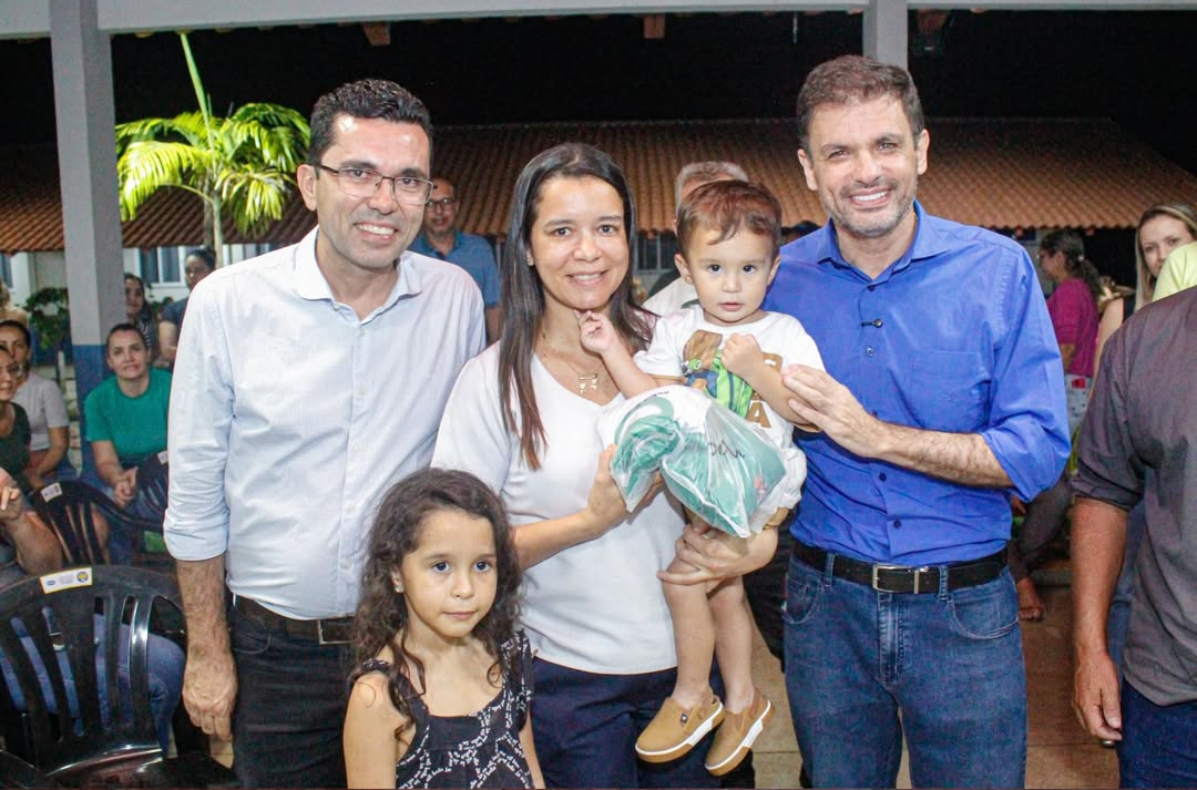 Governo de Itapaci entrega kits uniformes para novos alunos da rede municipal de educação