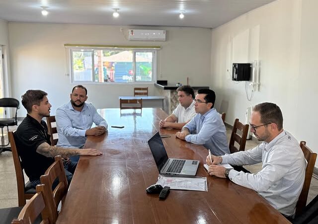 Prefeito de Itapaci se reúne com representantes da empresa Ki Boi Alimentos