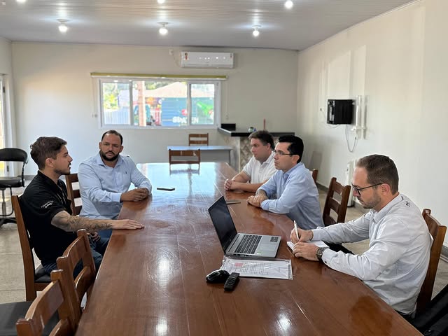 Prefeito de Itapaci se reúne com representantes da empresa Ki Boi Alimentos