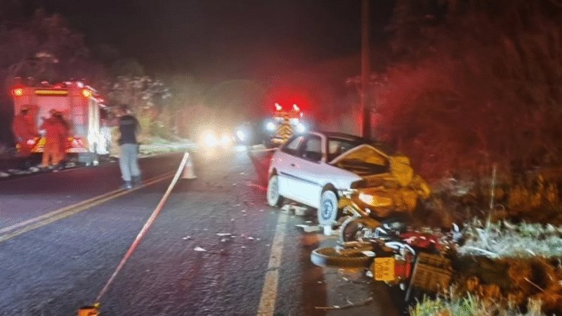 Homem morre após colisão entre carro e moto na GO-154