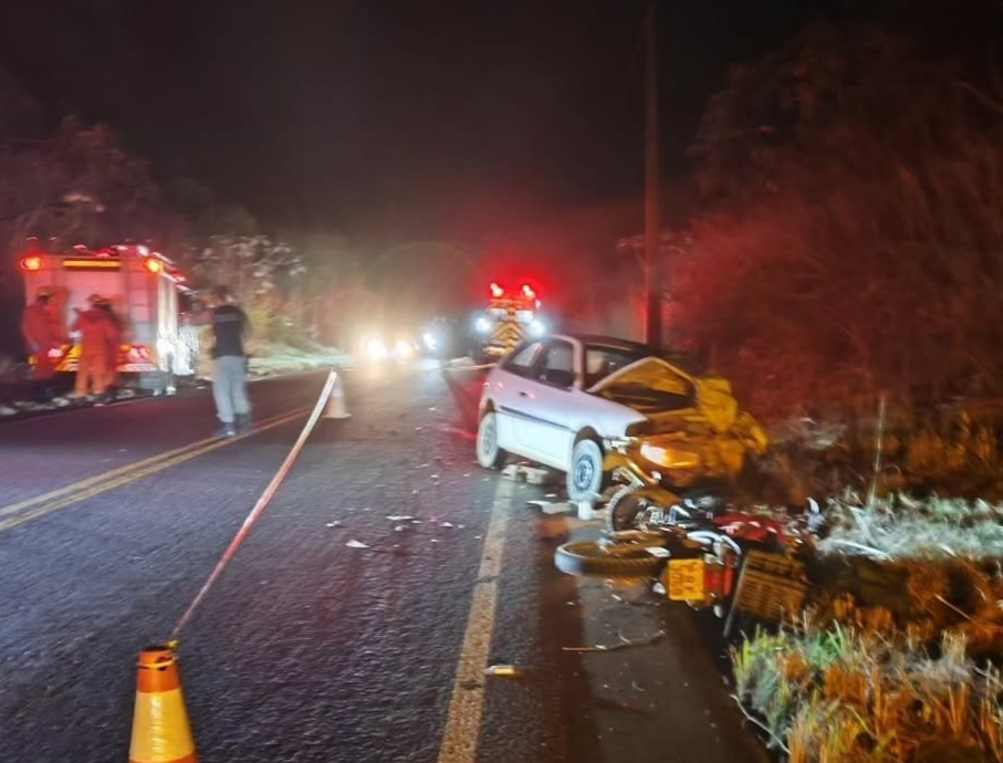 Homem morre após colisão entre carro e moto na GO-154