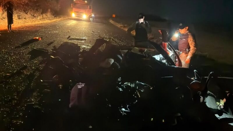 Quatro pessoas morrem em colisão entre carro e caminhão na GO-139
