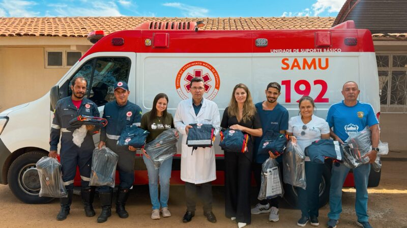 Profissionais do SAMU de Itapaci recebem novos kits uniforme