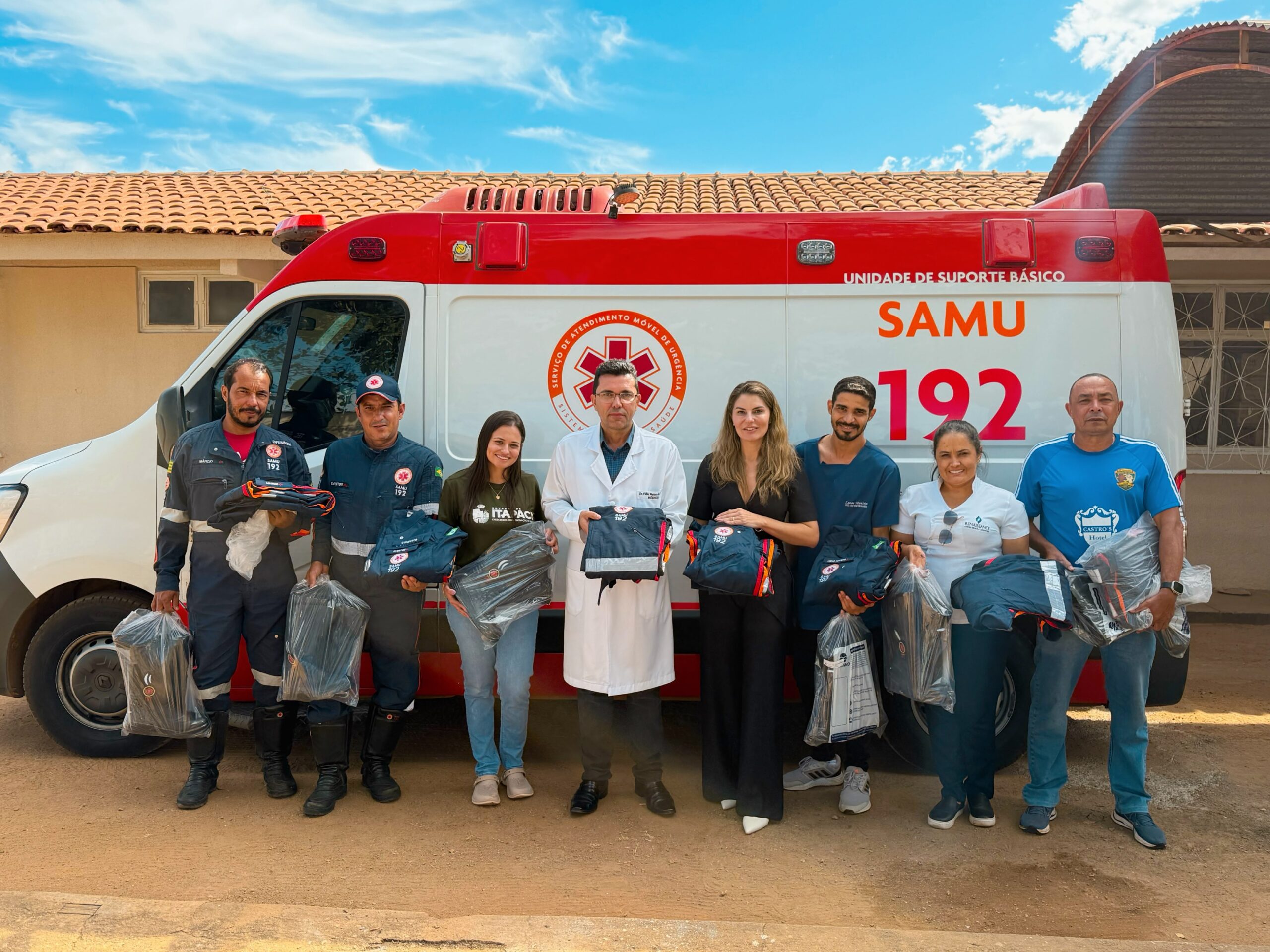 Profissionais do SAMU de Itapaci recebem novos kits uniforme
