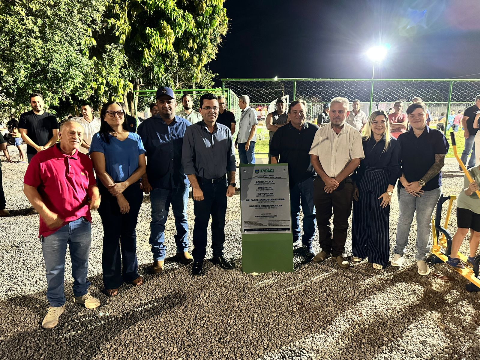 Governo de Itapaci entrega praça no Setor Boa Vista