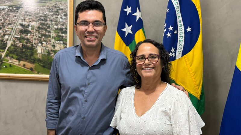 Prefeito Dr. Fábio dá posse à nova titular da Secretaria Municipal de Educação de Itapaci
